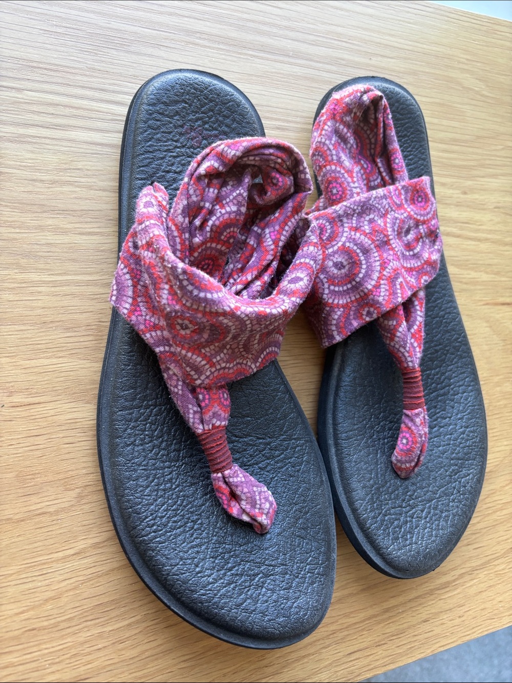 Sanuk Women’s Yoga Sling Sandals – Pink Patterned Fabric – Black Footbed